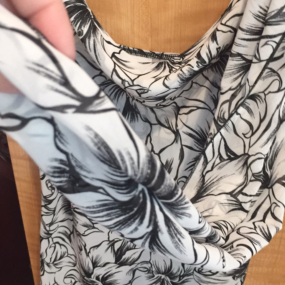 🎈Draped neck top🎈 - Picture 3 of 3